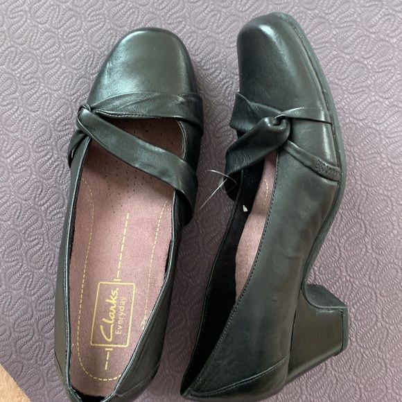 Clarks Women Shoes, Size 7.5W, Black Color - Picture 3 of 9